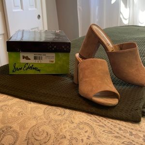 Sam Edelman taupe Suede 2” heels